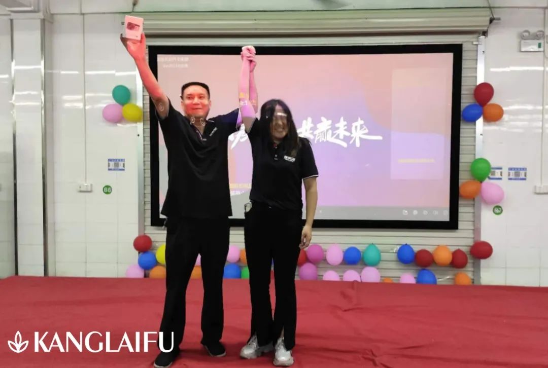 單人領(lǐng)獎1.jpg